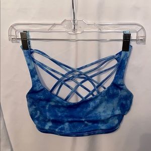 🦋 Blue Tie Dye Lululemon Sports Bra - Size 6 🦋